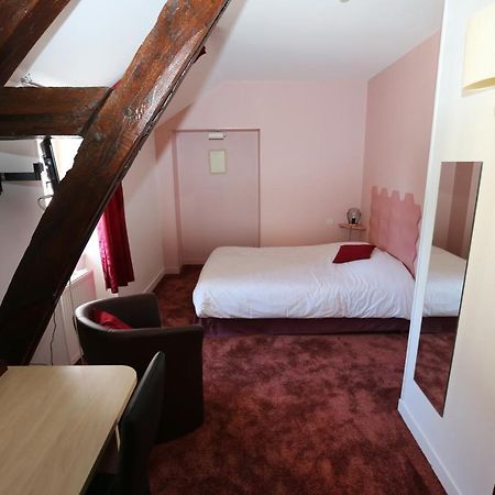 Hotel Restaurant La Goutte Noire Châteaumeillant エクステリア 写真